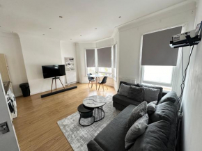 Spacious 2 Bed Flat In London